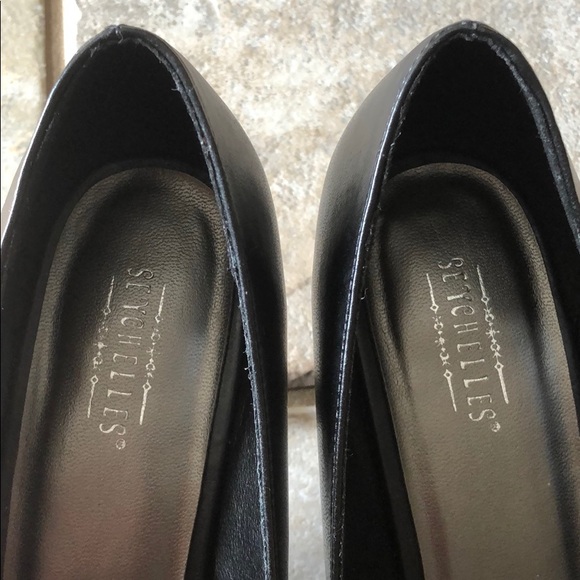 Black high heel shoe gently used wore once size 8 - Picture 10 of 12